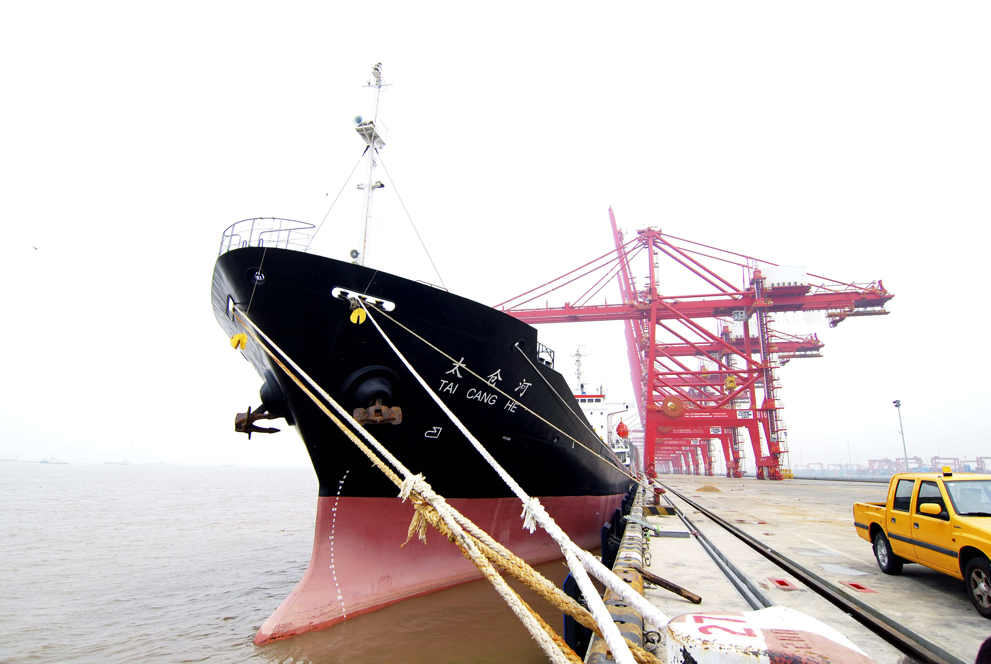 “太倉河”輪靠泊我碼頭