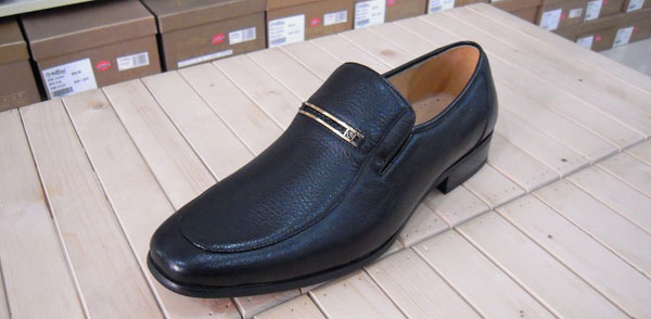 太倉正品折扣（鞋包）特賣專場2011秋款金利來皇冠沙弛袋鼠18HINO81暇布士三葉草皮爾卡丹