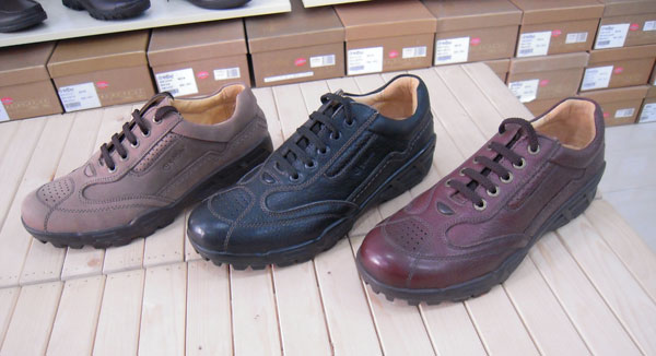 太倉正品折扣（鞋包）特賣專場2011秋款金利來皇冠沙弛袋鼠18HINO81暇布士三葉草皮爾卡丹