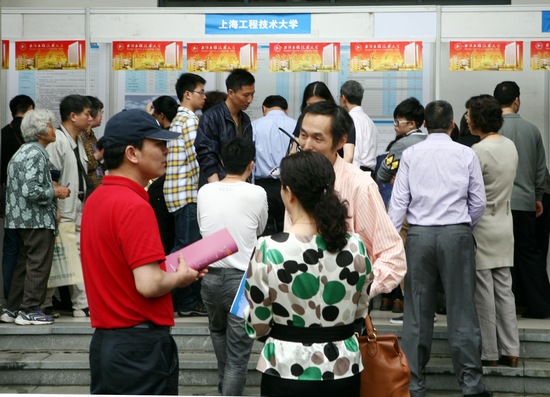 一天8場高招咨詢會(huì)累壞考生