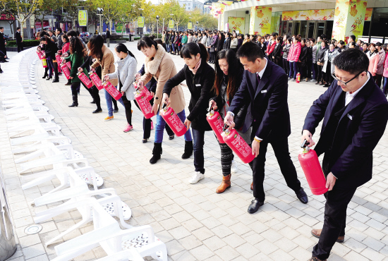 金鼎城百貨有限公司百名員工參加消防演練