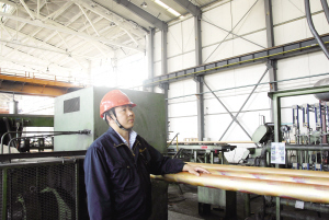 他帶領(lǐng)的團(tuán)隊(duì)善于攻關(guān)創(chuàng)新 張林和工友們持續(xù)提升倉環(huán)銅業(yè)產(chǎn)品的質(zhì)量，綜合成材率遠(yuǎn)遠(yuǎn)領(lǐng)先同行