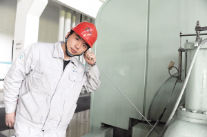 環(huán)保處理垃圾的“魔術(shù)師”周利峰多年來主持、參與完成技改項(xiàng)目50多項(xiàng)，為公司獲利超百萬元