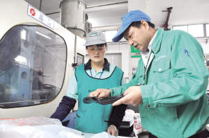 把公司建成大家的“家” 廠務(wù)經(jīng)理吳錦明注重融洽員工關(guān)系，深知員工的需求，想方設(shè)法給予幫助 