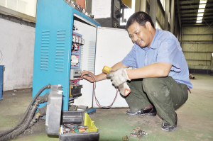 維修崗位上不停轉(zhuǎn)的“陀螺” 對(duì)待平凡的工作，谷剛抱以極大的熱情并發(fā)揚(yáng)腳踏實(shí)地的作風(fēng)