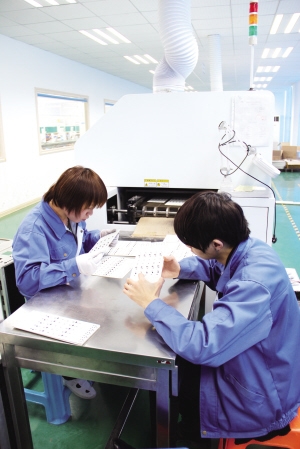 LED燈具“私人定制” 榮文庫柏專注于為客戶提供高質(zhì)量、高性能的產(chǎn)品及解決方案，成立僅兩年，已躋身同行業(yè)前列 