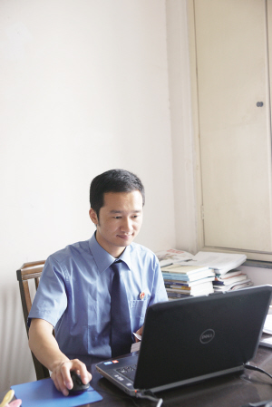 潘永峰：忠于法律  追求正義