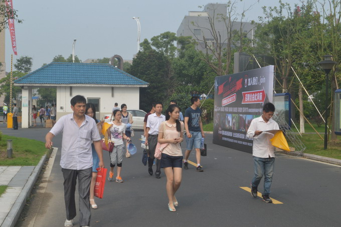 2014夏季大型招聘會勝利閉幕，太倉人才網(wǎng)陽光開啟網(wǎng)絡(luò)專場