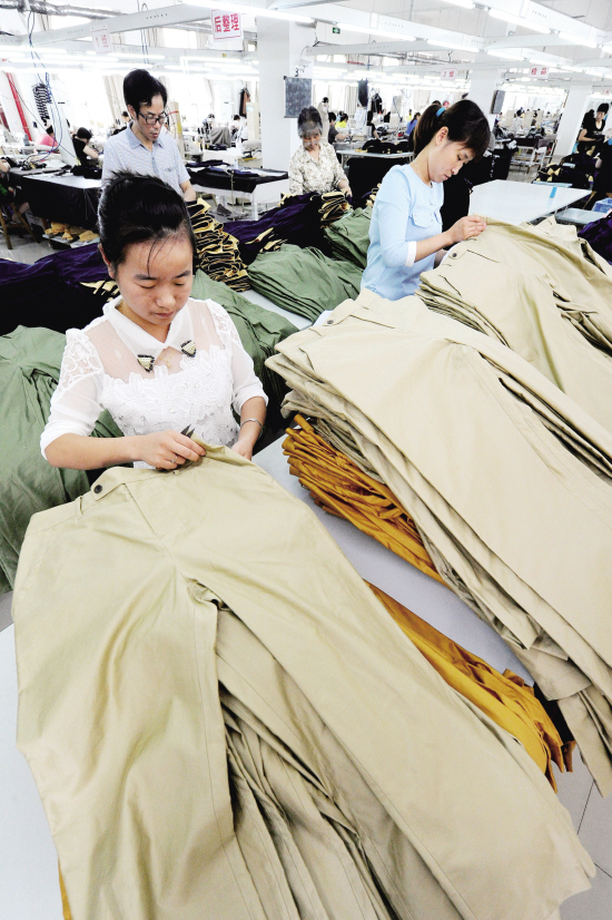 陽陽年產(chǎn)服裝25萬件