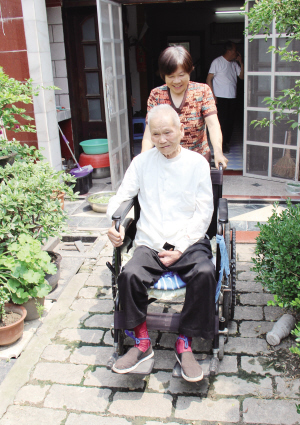 季蓮亞八年如一日悉心照料癱瘓公公  “這么多年沒有一句怨言！”