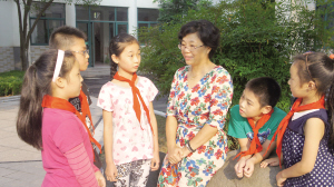 實(shí)驗(yàn)小學(xué)校長錢瀾，以獨(dú)特的理念和滿腔的激情，筑起教師的精神高地，為每個(gè)學(xué)生提供適切的教育 用心辦學(xué)的“草根化”校長