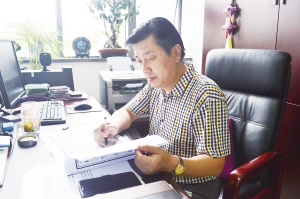 陳永明投身群文工作30余年 將休息時間“省”給工作