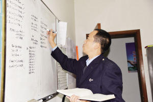 施偉 兢兢業(yè)業(yè)的客運“好管家”