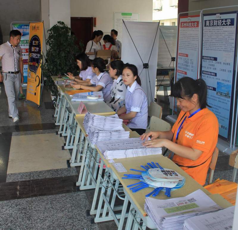 2016年太倉(cāng)夏季招聘會(huì)落幕，尼伯特不敵陽(yáng)光！