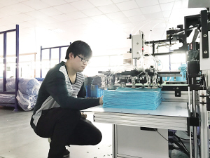 95后小伙自主設計“機器人”