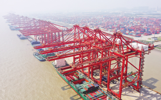 港口吞吐量逆勢上揚
