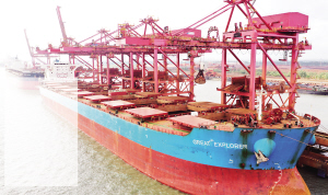 進口鐵礦石月接卸量創(chuàng)新高