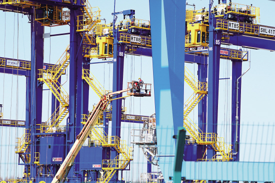 太倉(cāng)港口機(jī)械設(shè)備出口訂單回穩(wěn)