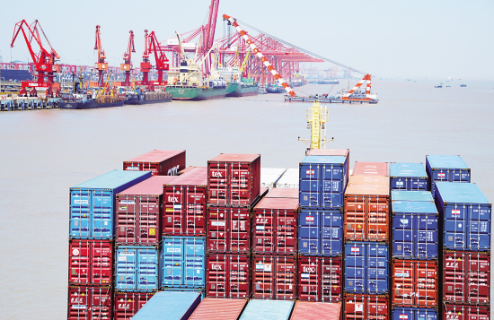 港口貨運(yùn)忙