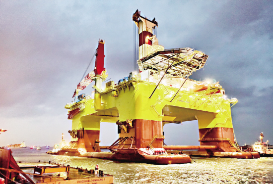 “巨無(wú)霸”亮相太倉(cāng)港四期碼頭