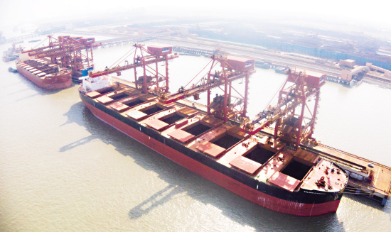 碼頭作業(yè)忙