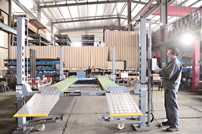 汽車升降平臺產(chǎn)銷兩旺