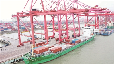 太倉港形成“內(nèi)循環(huán)”航線網(wǎng)絡(luò)