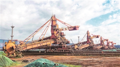 武港碼頭“武”動長江“港”通腹地