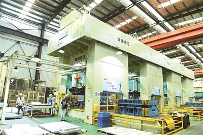 “巨無(wú)霸”沖床生產(chǎn)效率高