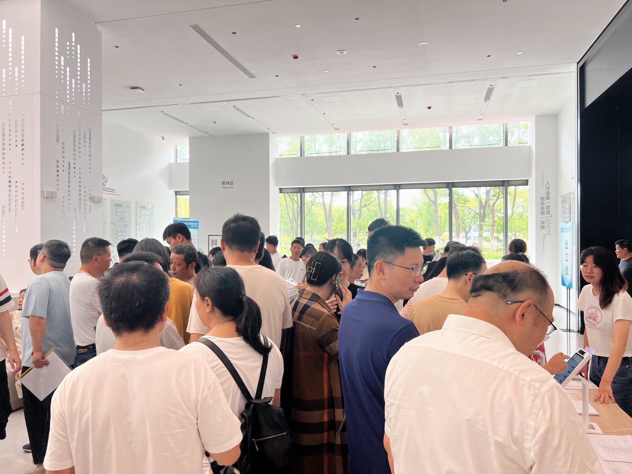 太倉2025夏季招聘會火熱啟航——盛夏熱浪難擋逐夢心